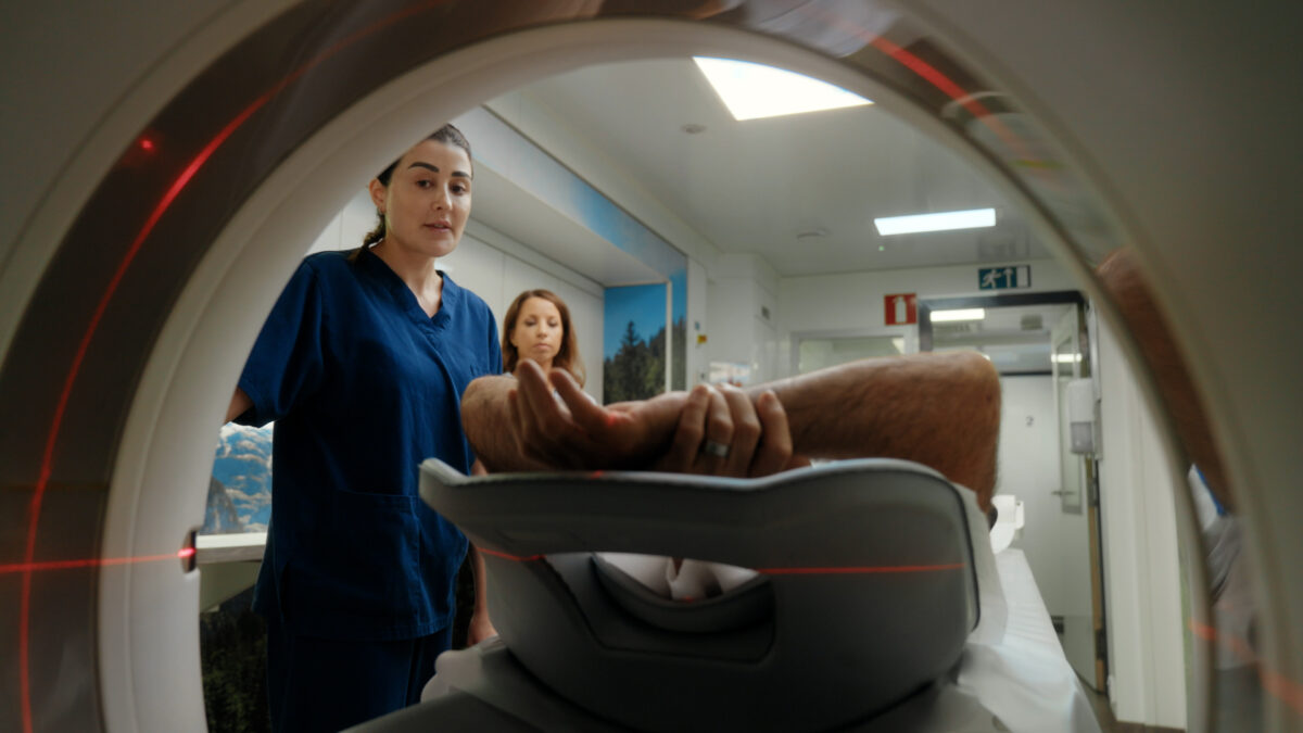 Mobile screening image of two health professionals with a patient performing lung screening